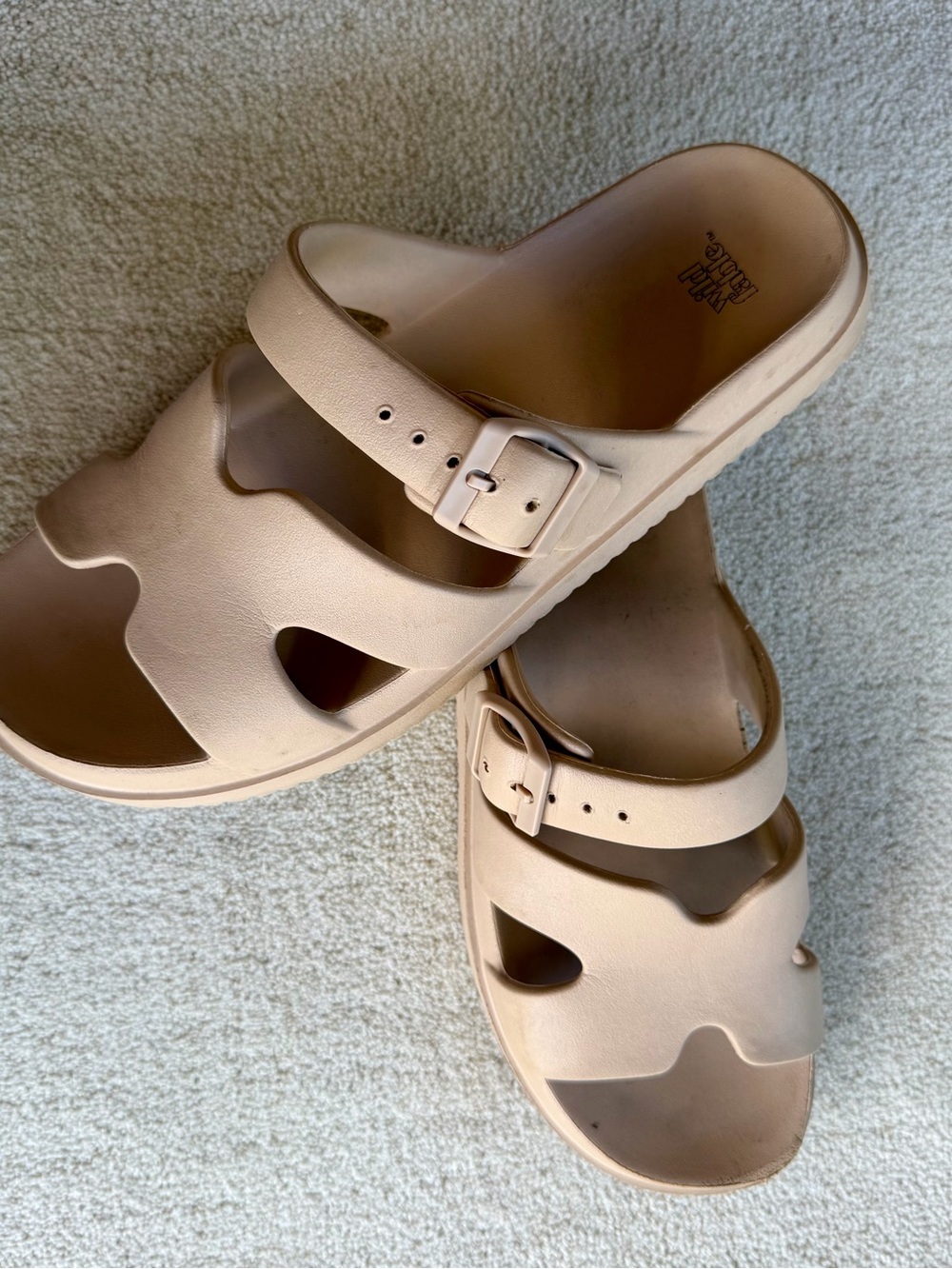 Wild Fable Womens Sandals Size 8 Beige Cream Molded Slides Buckle Casual Shoes